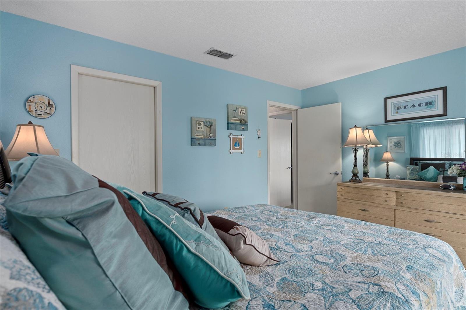 Image 26 of 61 For 13838 Sommers Avenue