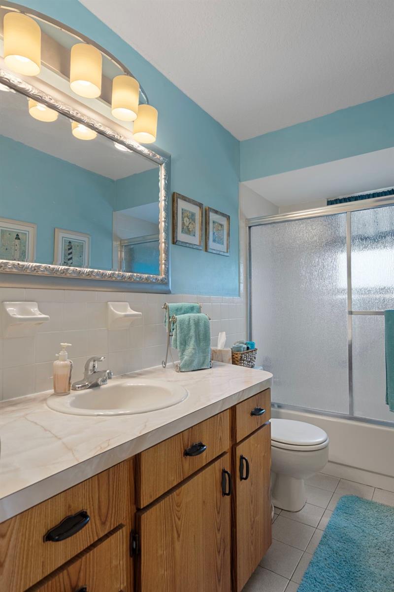 Image 29 of 61 For 13838 Sommers Avenue