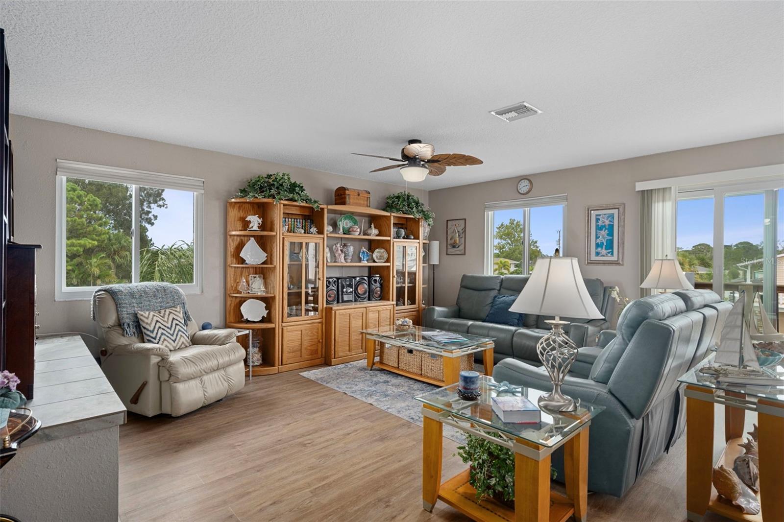 Image 7 of 61 For 13838 Sommers Avenue