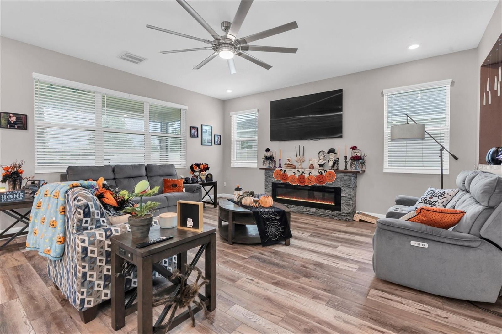 Image 8 of 37 For 12595 Achasta Boulevard