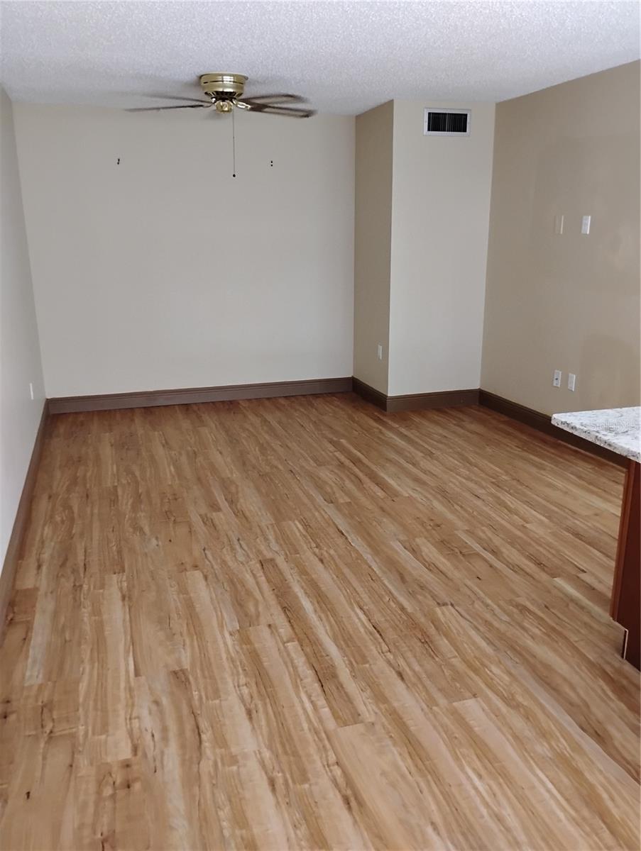 Image 5 of 12 For 11721 Raintree Drive