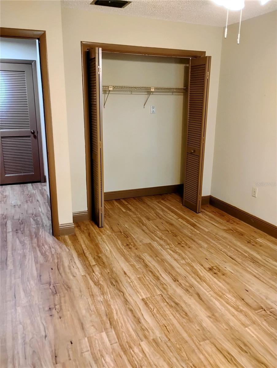 Image 6 of 12 For 11721 Raintree Drive