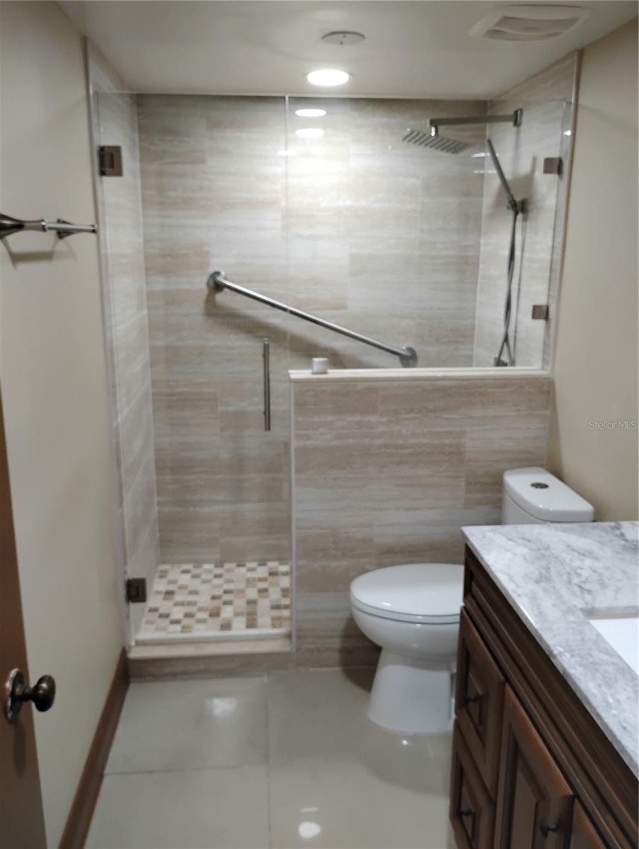 Image 8 of 12 For 11721 Raintree Drive