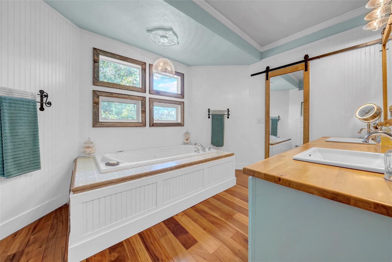 Listing photo id 38 for 1790 Main Street