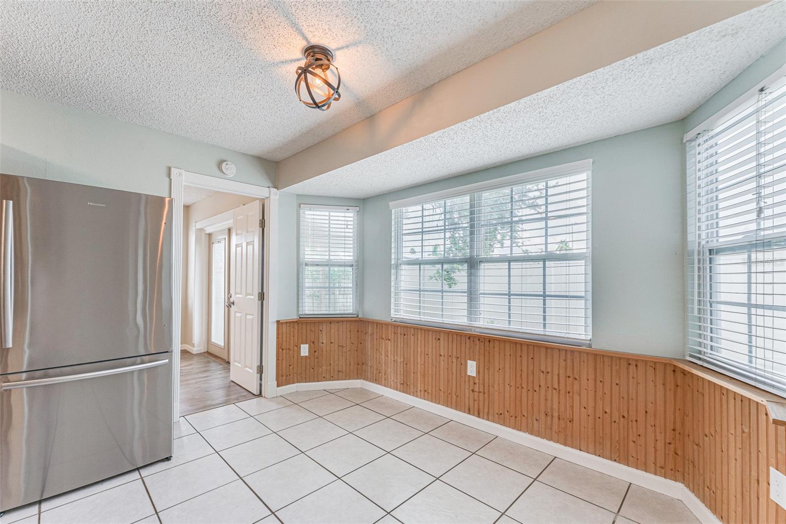 Image 14 of 47 For 5010 Larch Lane