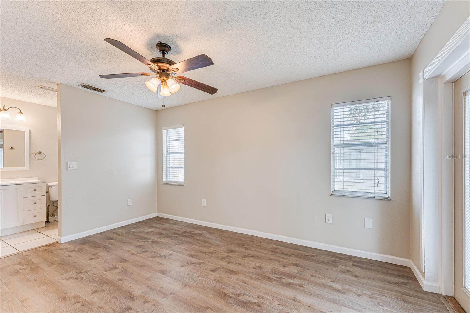 Image 19 of 47 For 5010 Larch Lane