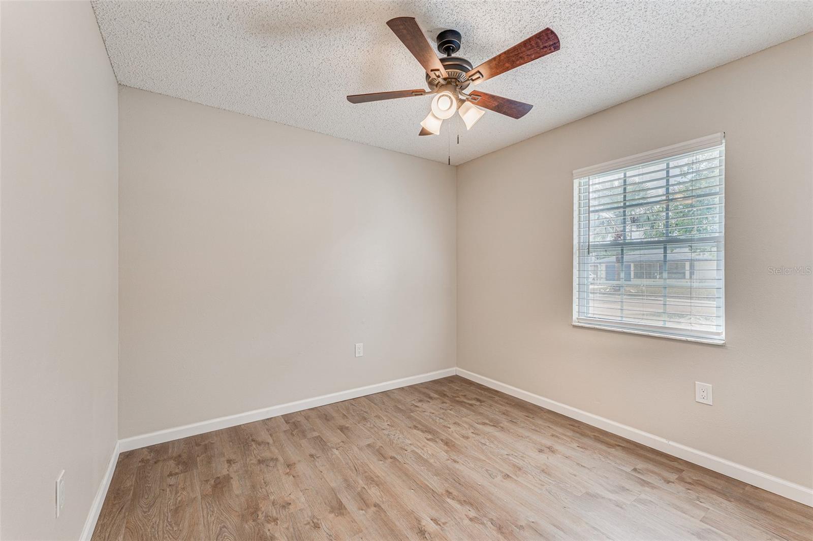 Image 26 of 47 For 5010 Larch Lane