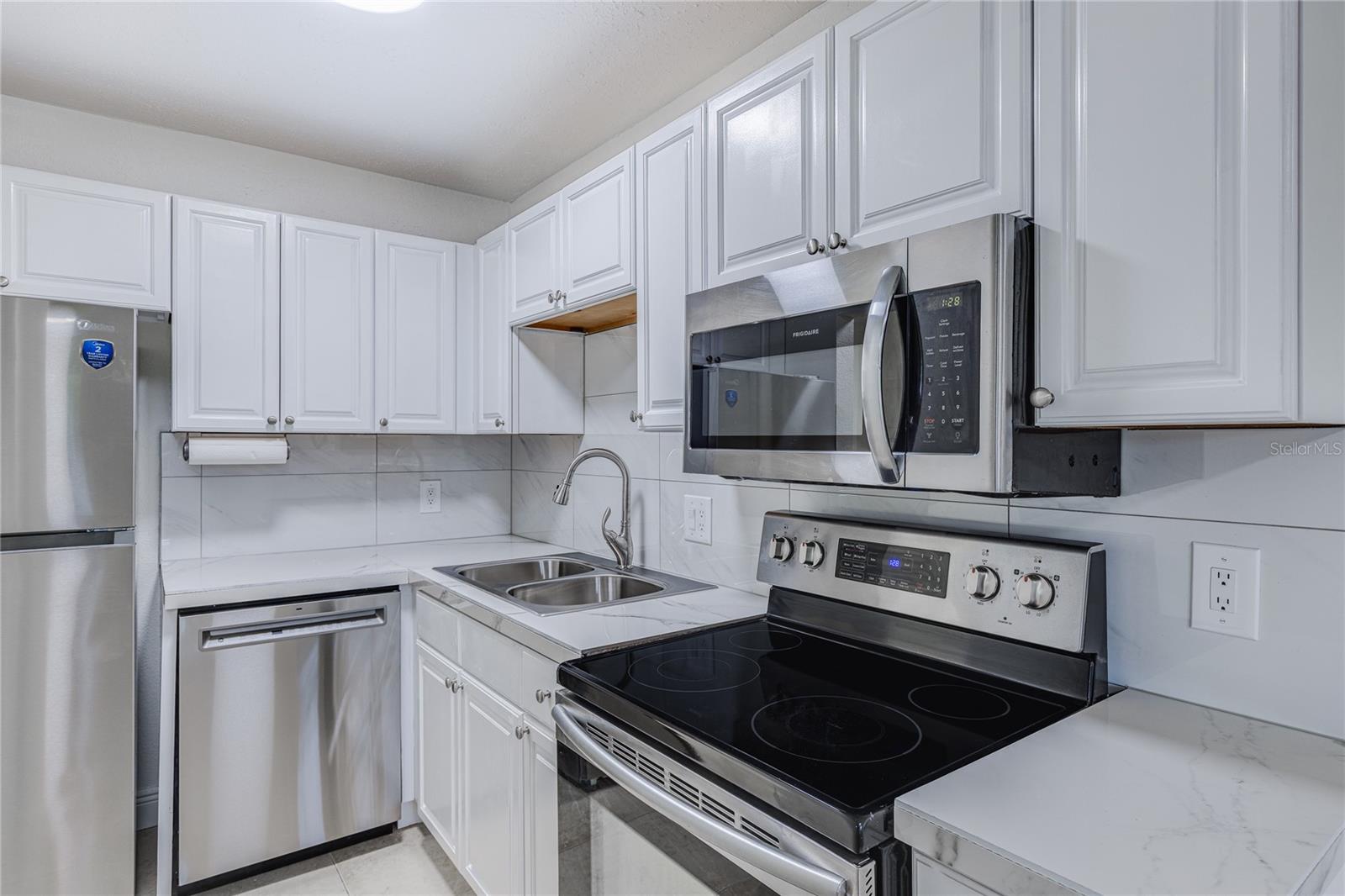 Image 8 of 43 For 13718 Orange Sunset Drive 202