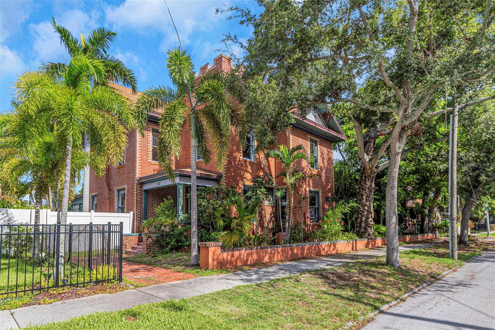 Details for 950 12th Street N, ST PETERSBURG, FL 33705