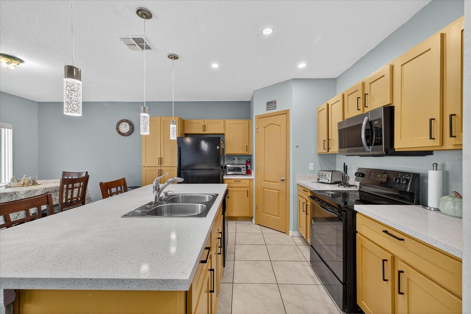 Image 13 of 32 For 262 Oleander Street