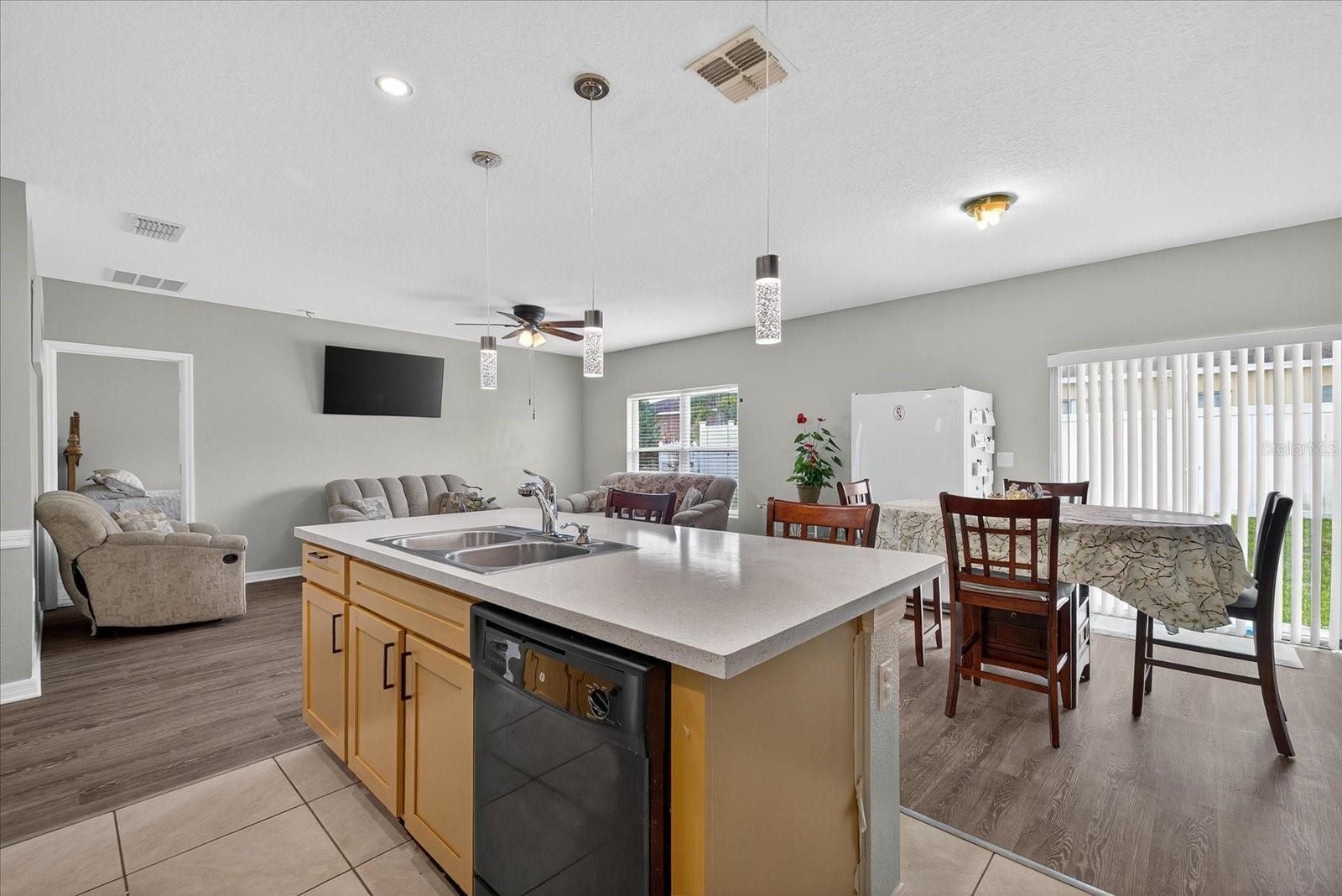 Image 15 of 32 For 262 Oleander Street