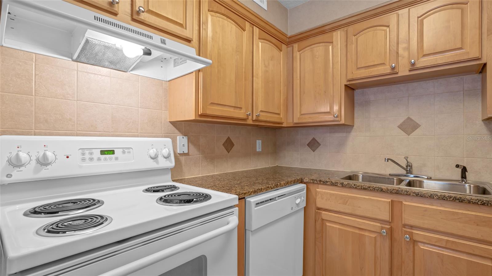 Image 11 of 30 For 6100 Gulfport Boulevard S 106