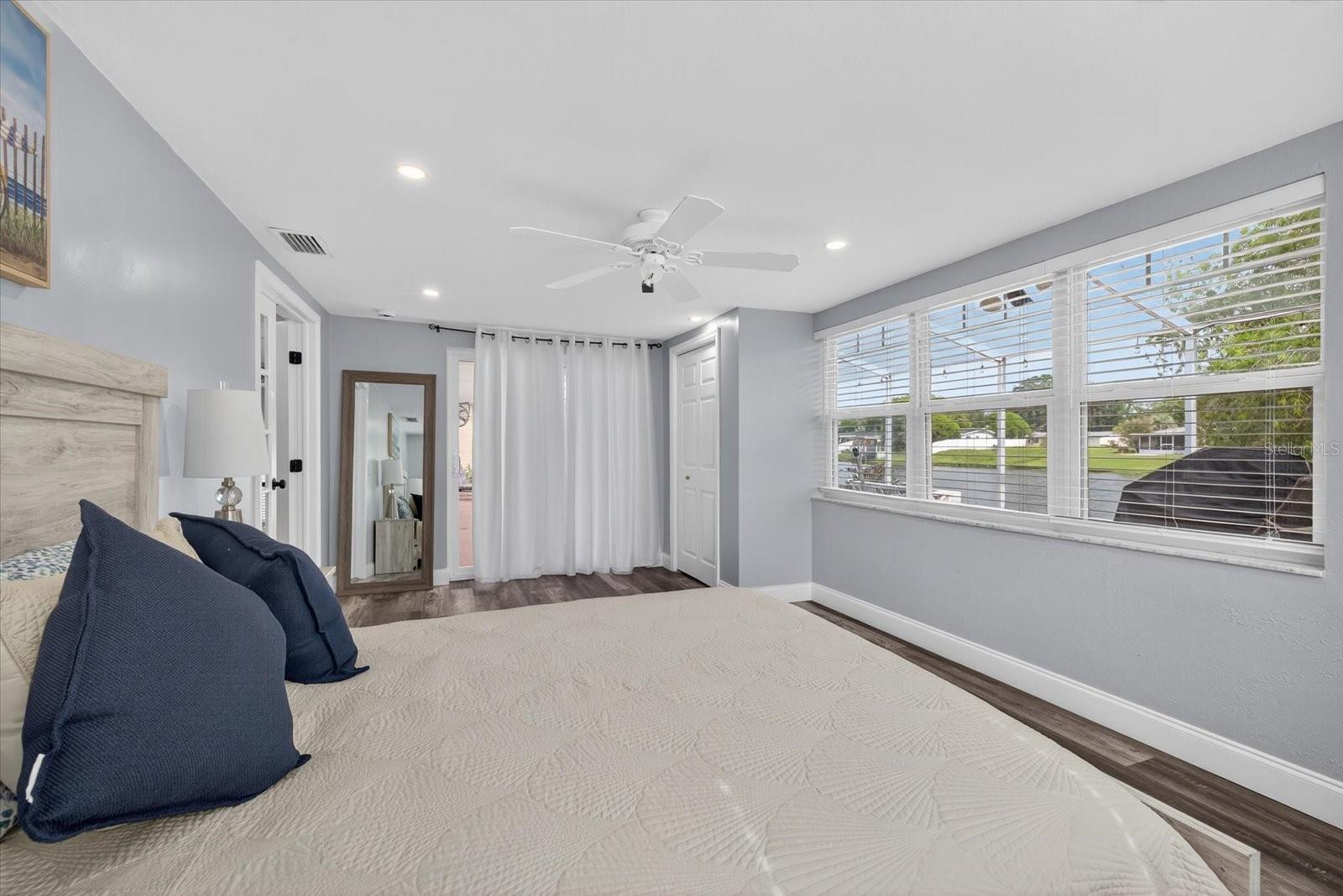 Listing photo id 13 for 7140 Gulf Highlands Drive