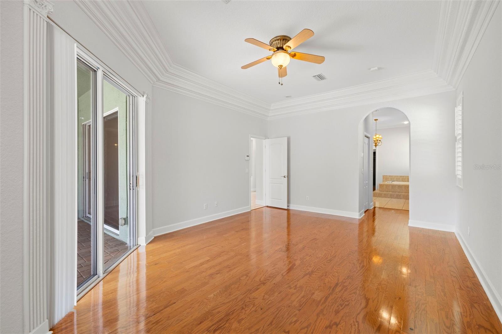 Listing photo id 24 for 3916 Valrico Grove Drive
