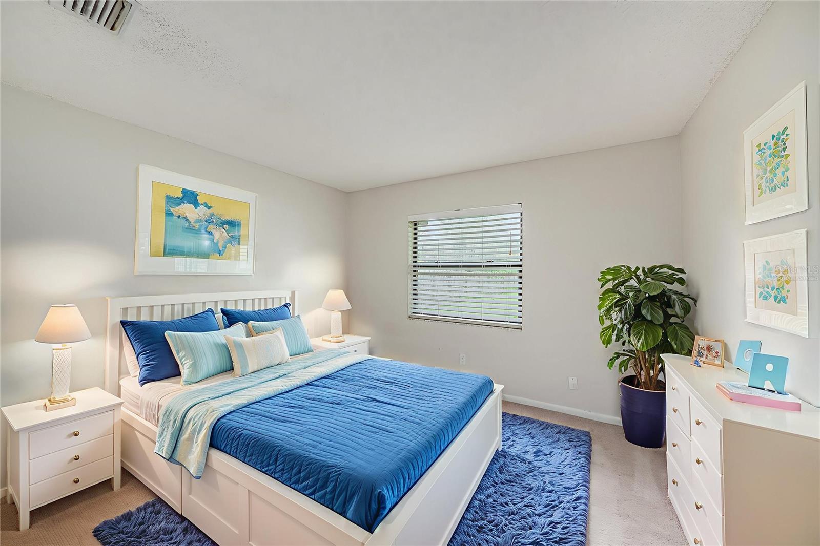 Listing photo id 9 for 23253 Granite Place