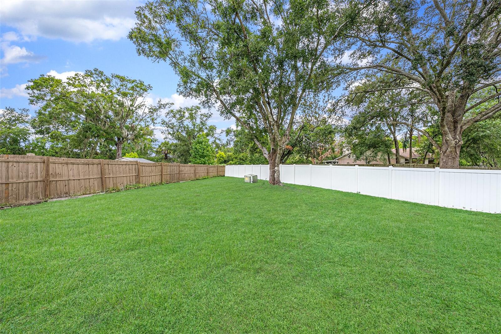 Listing photo id 13 for 23253 Granite Place
