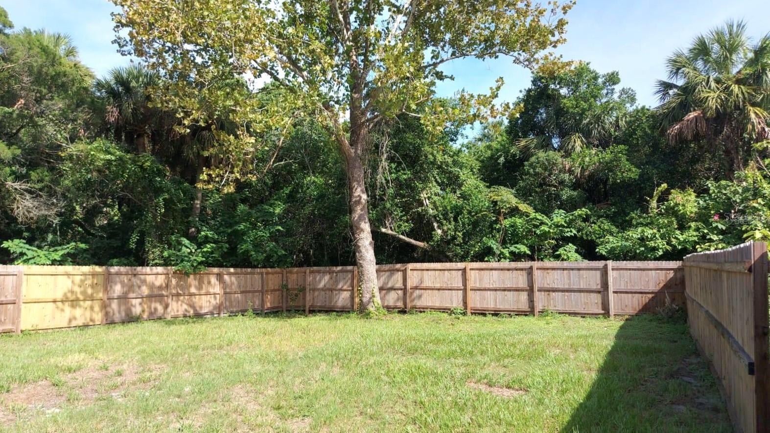 Listing photo id 16 for 6041 Dublin Drive
