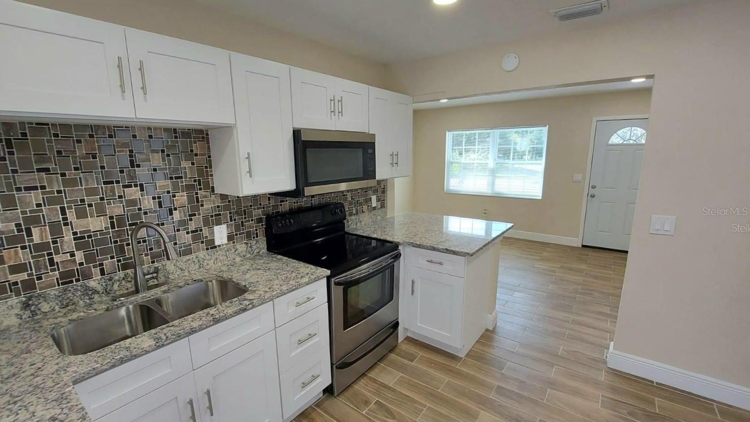 Listing photo id 4 for 6041 Dublin Drive