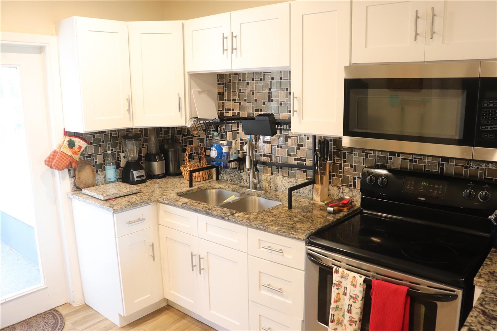 Listing photo id 5 for 6041 Dublin Drive