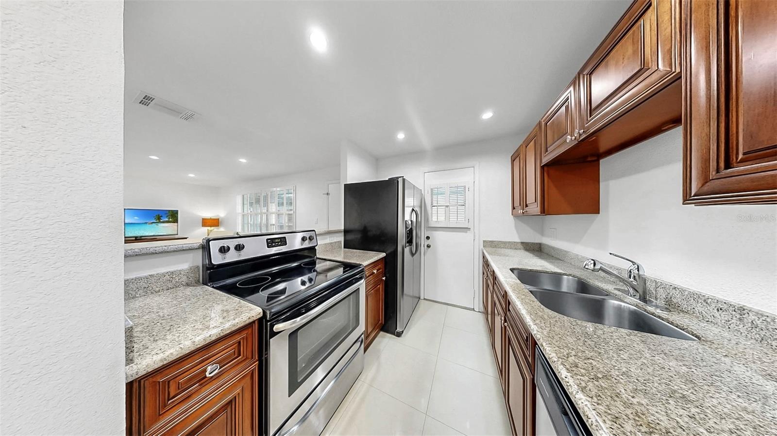 Image 10 of 26 For 1146 King Arthur Court 114