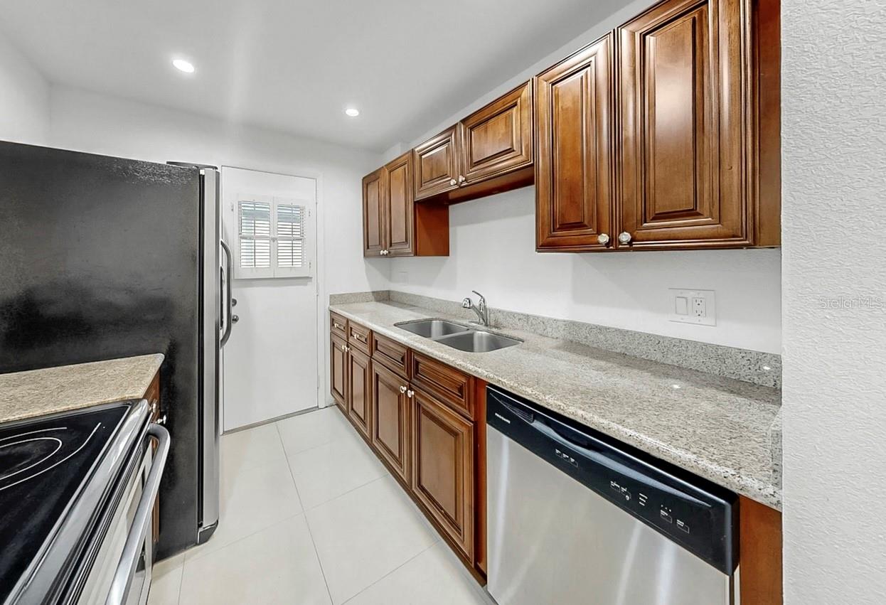 Image 11 of 26 For 1146 King Arthur Court 114