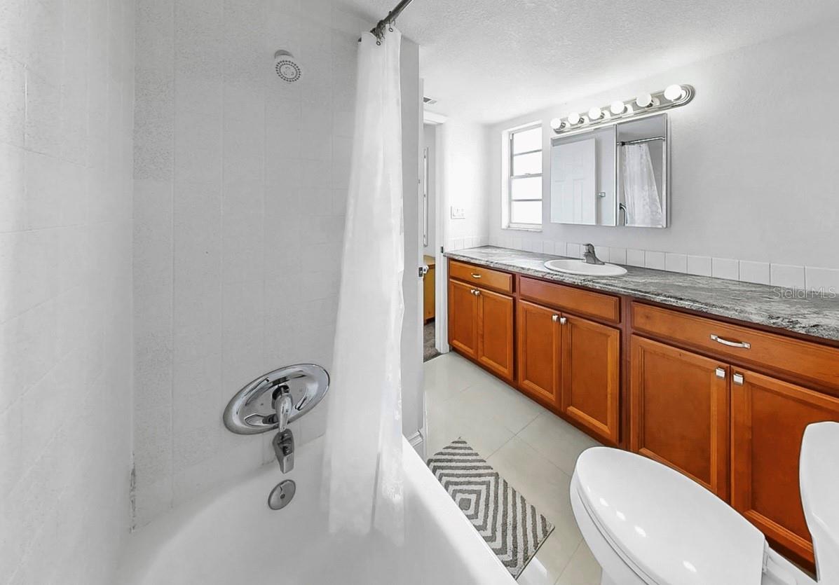 Image 18 of 26 For 1146 King Arthur Court 114