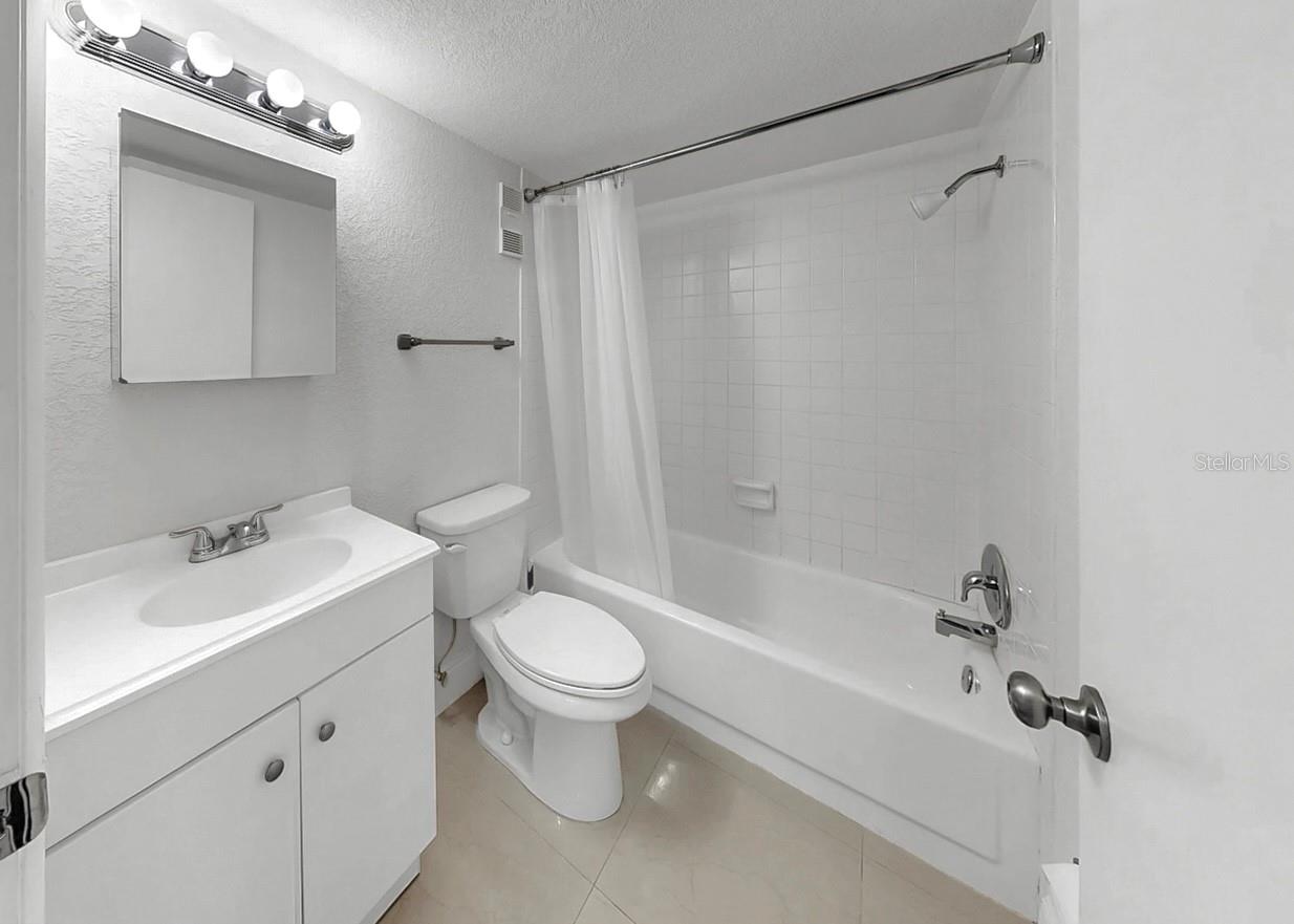 Image 20 of 26 For 1146 King Arthur Court 114