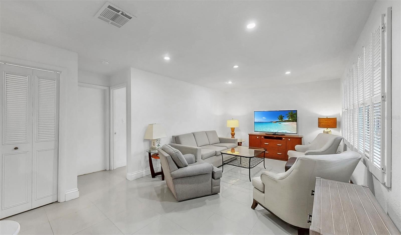 Image 6 of 26 For 1146 King Arthur Court 114