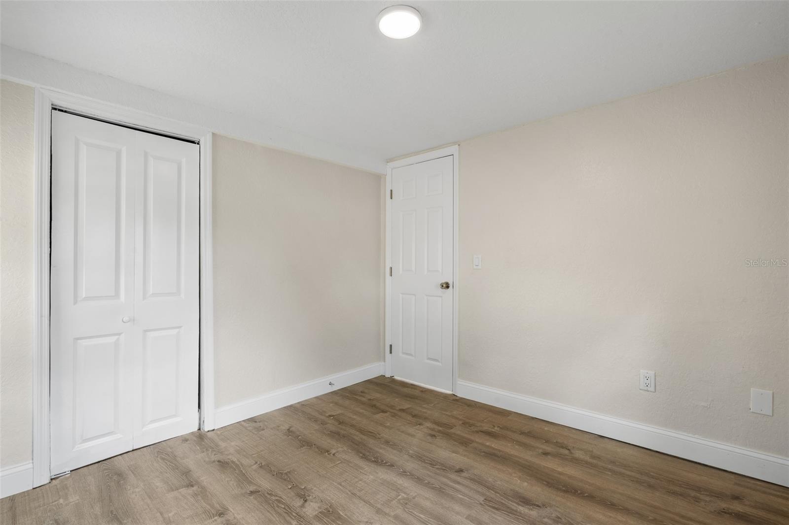 Image 18 of 43 For 2881 61st Avenue N