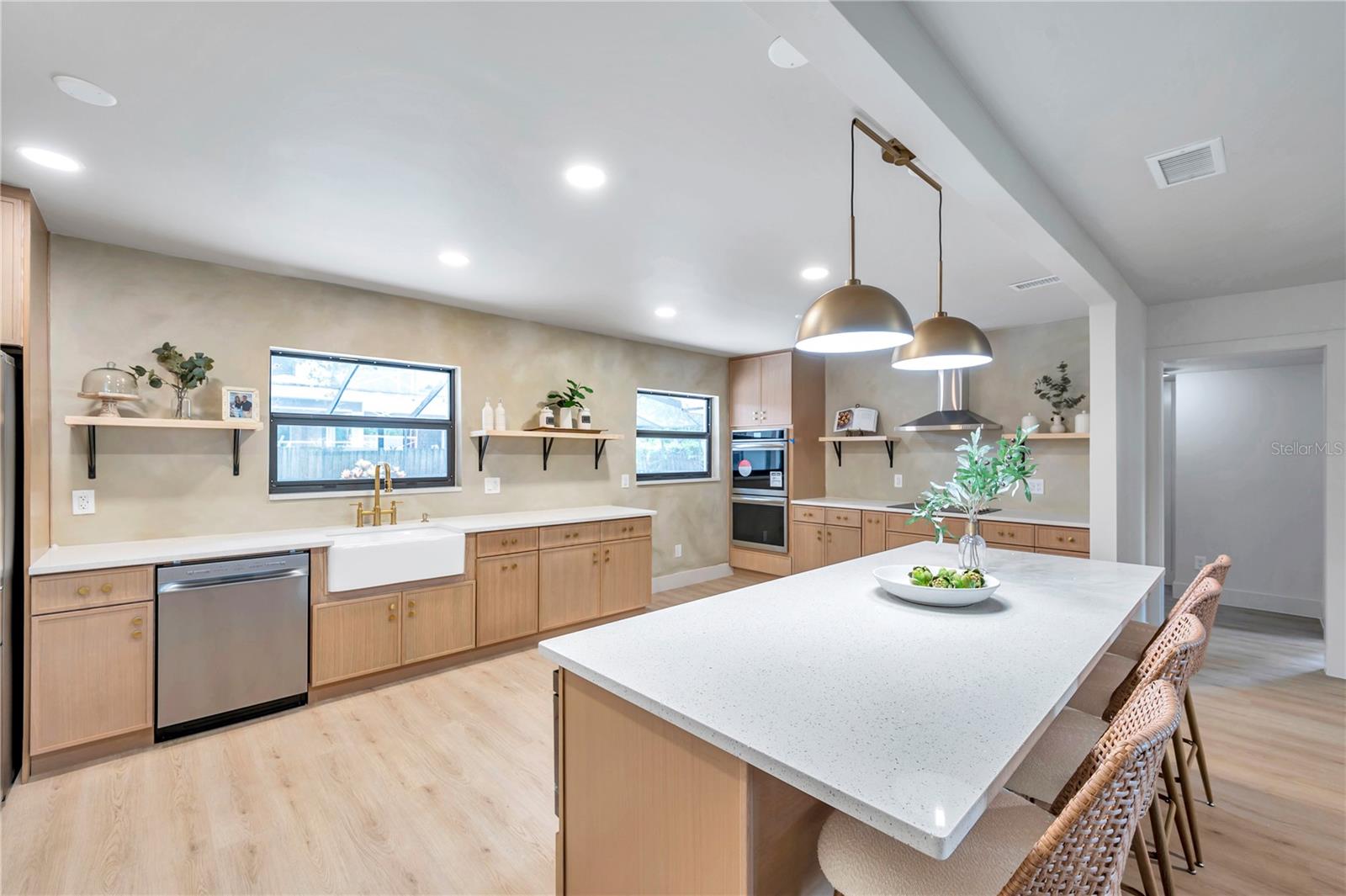 Listing photo id 14 for 4504 Lamb Avenue