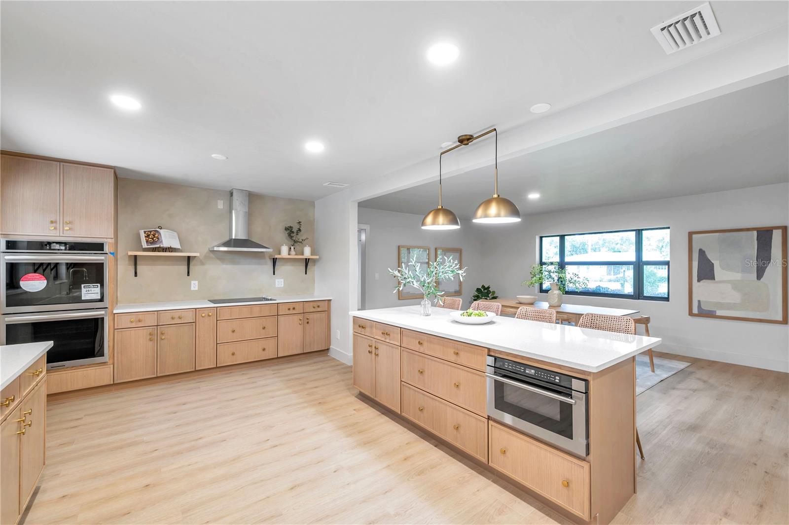 Listing photo id 15 for 4504 Lamb Avenue