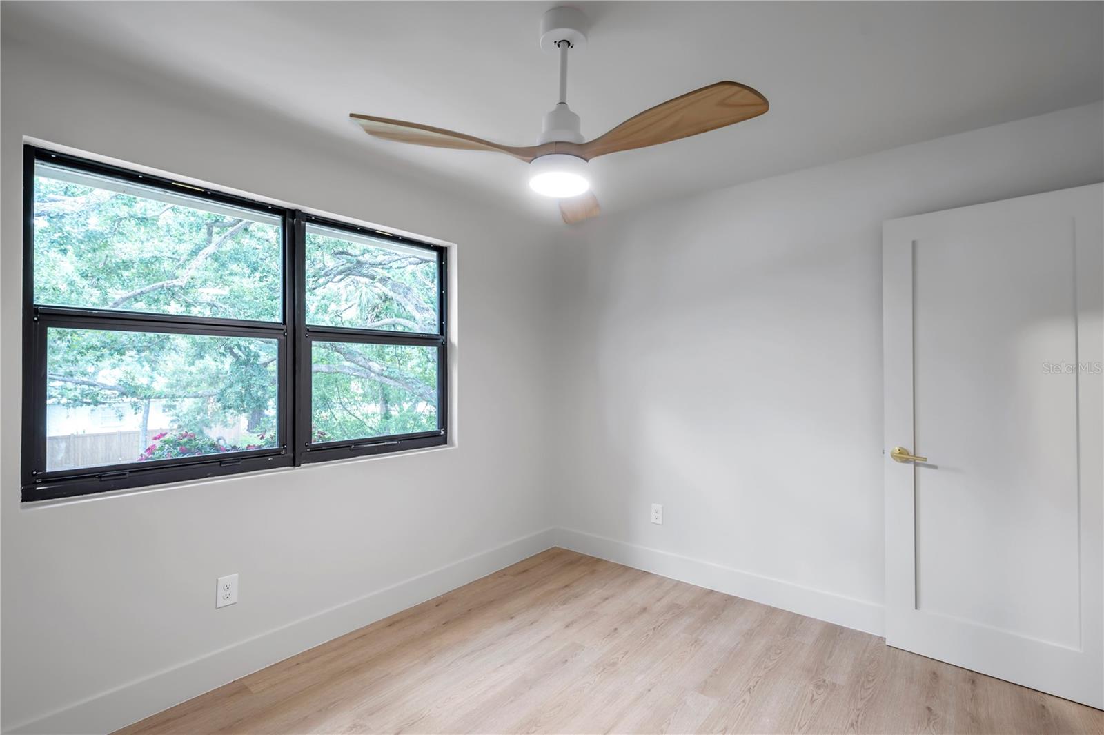 Listing photo id 47 for 4504 Lamb Avenue
