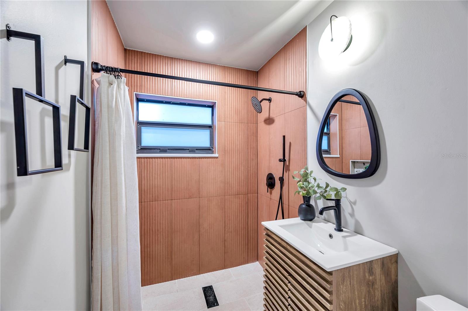 Listing photo id 51 for 4504 Lamb Avenue