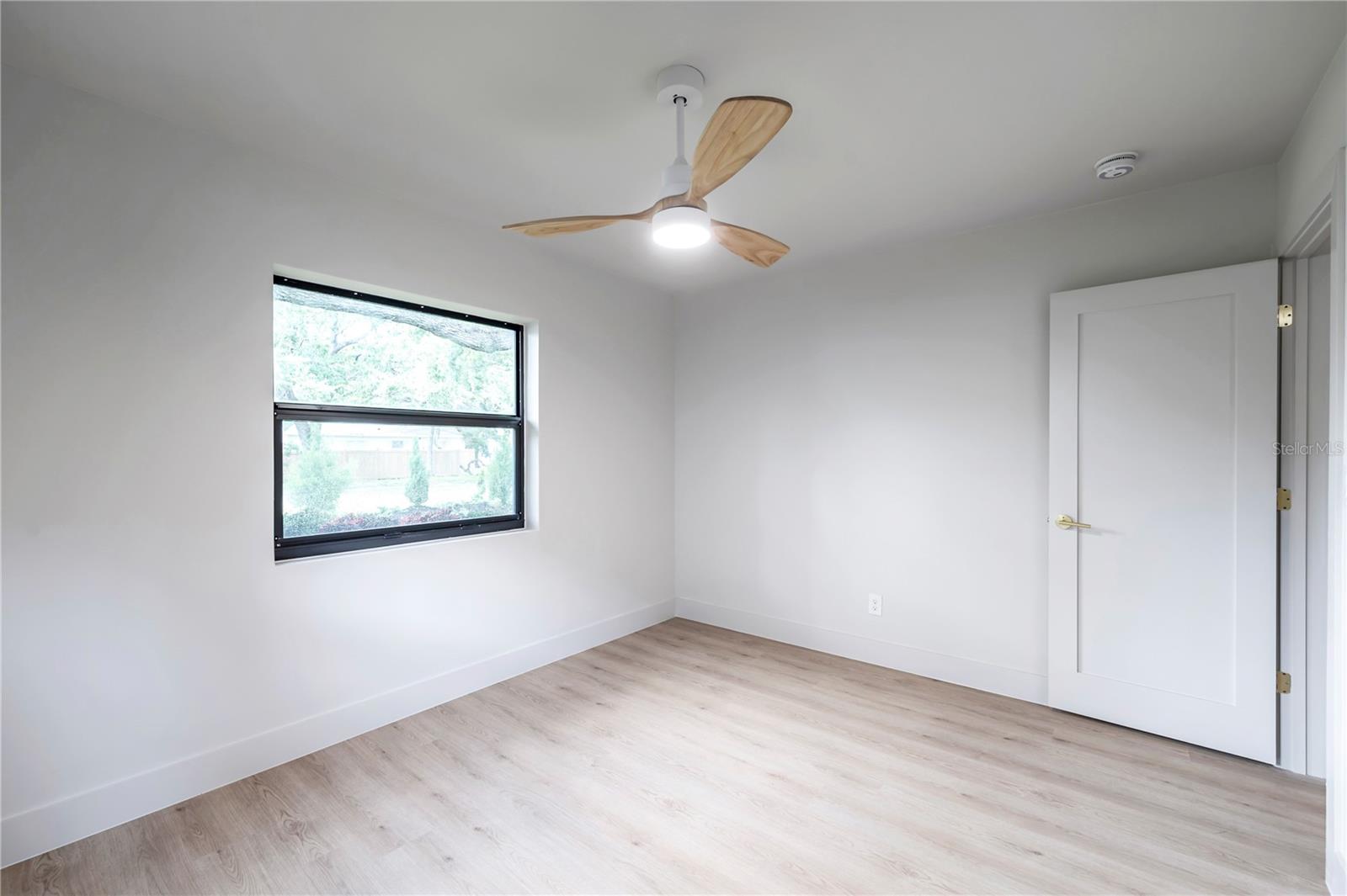 Listing photo id 53 for 4504 Lamb Avenue