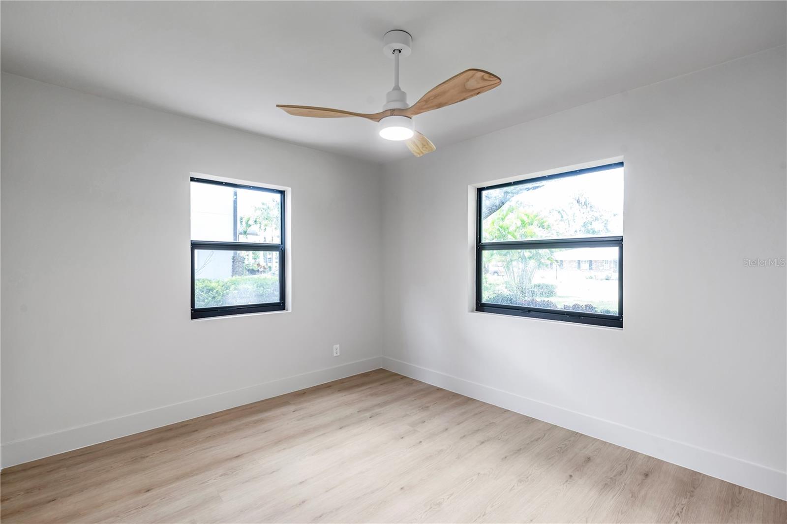 Listing photo id 55 for 4504 Lamb Avenue