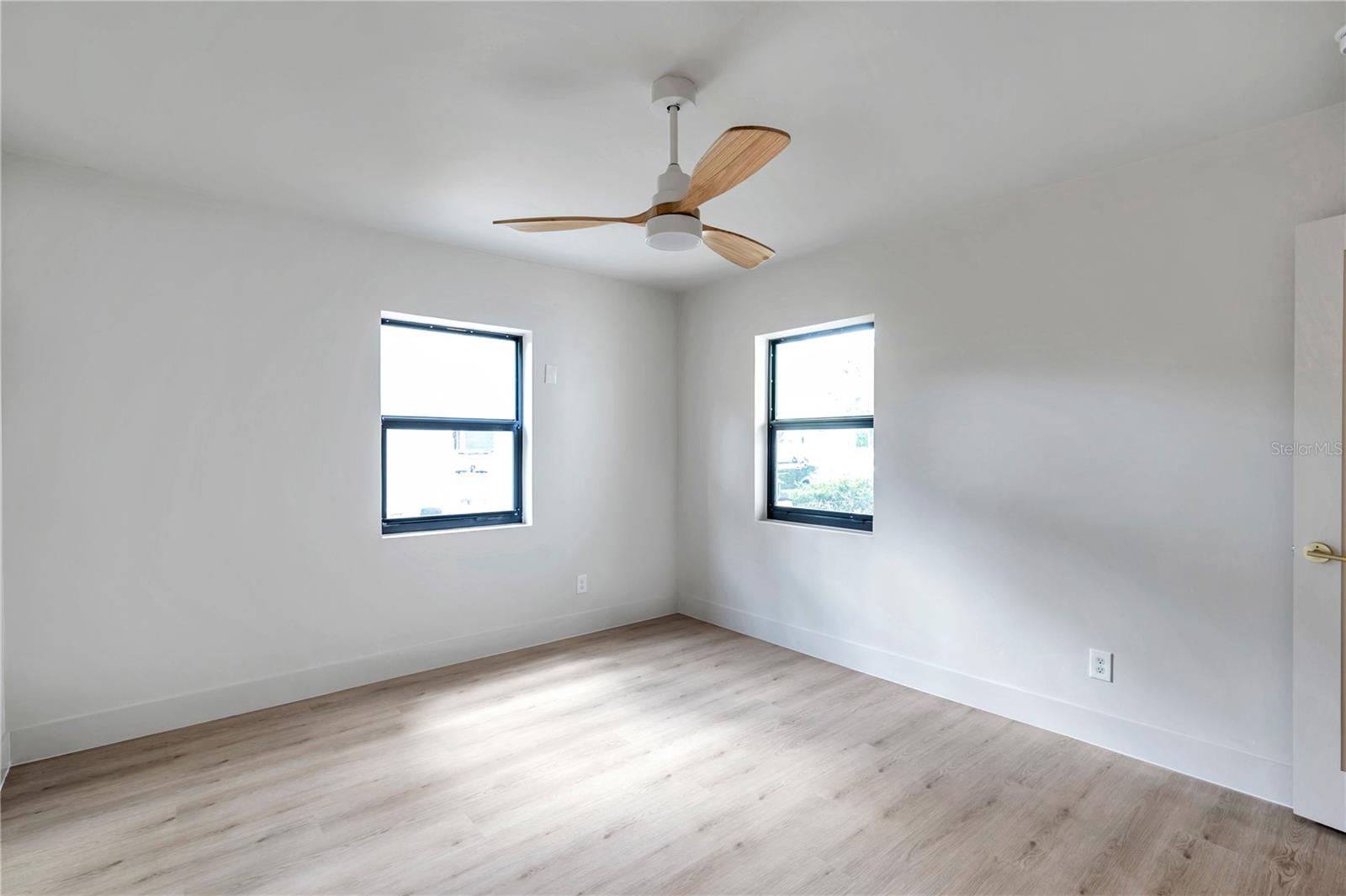 Listing photo id 58 for 4504 Lamb Avenue