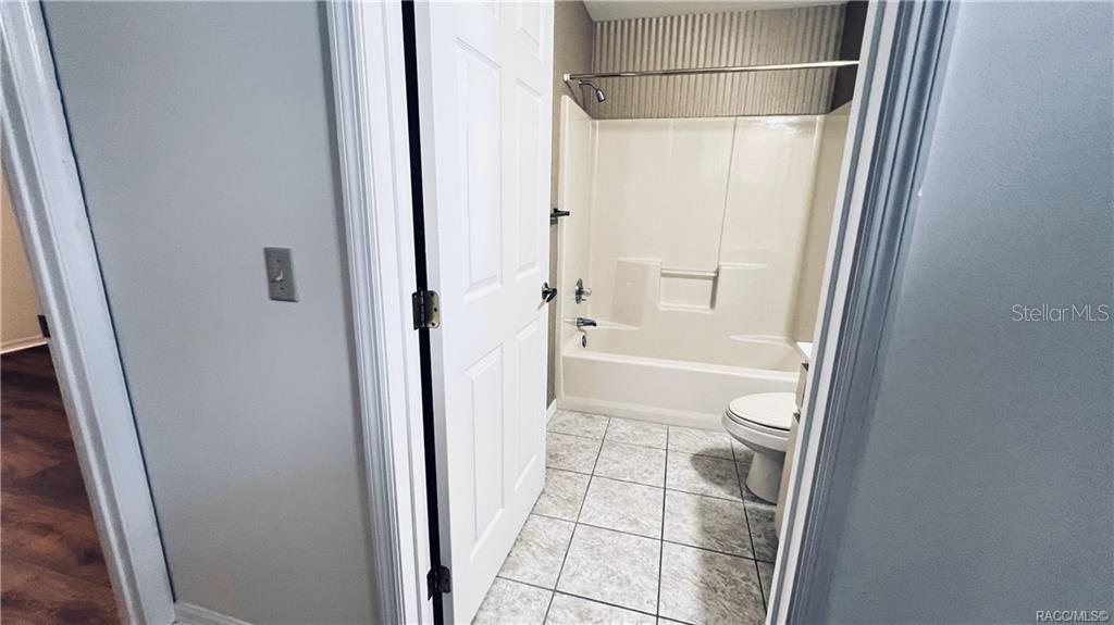Listing photo id 8 for 4175 Stewart Way
