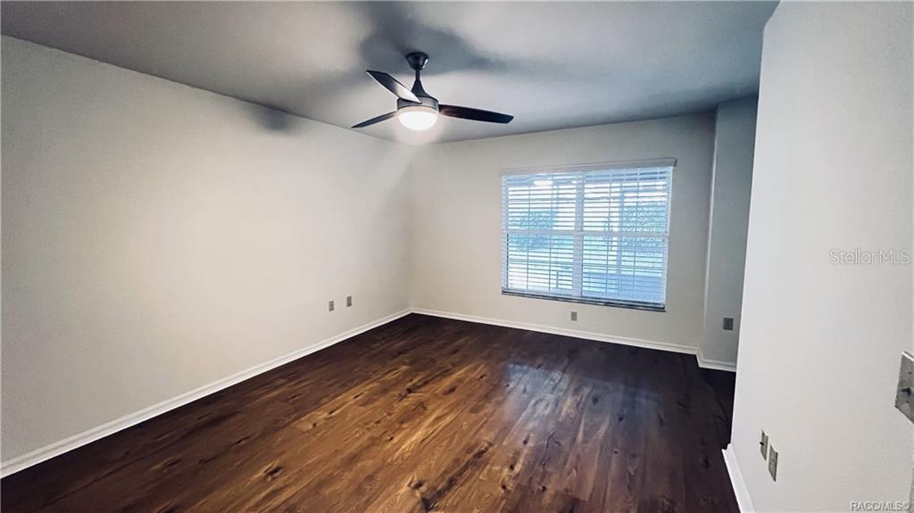 Listing photo id 9 for 4175 Stewart Way