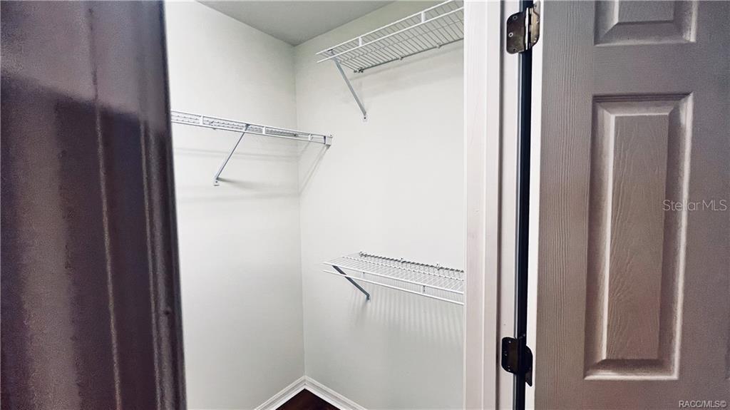 Listing photo id 11 for 4175 Stewart Way