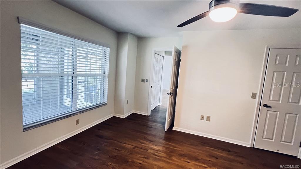 Listing photo id 12 for 4175 Stewart Way