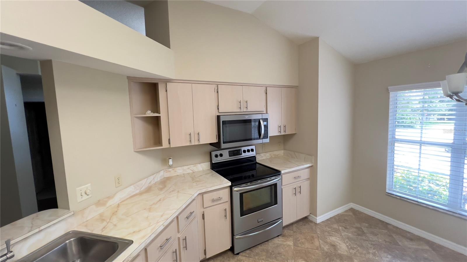 Listing photo id 16 for 4175 Stewart Way
