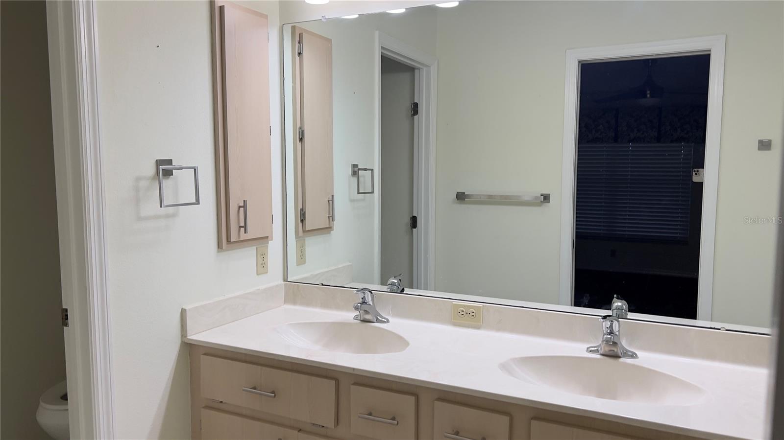 Listing photo id 20 for 4175 Stewart Way