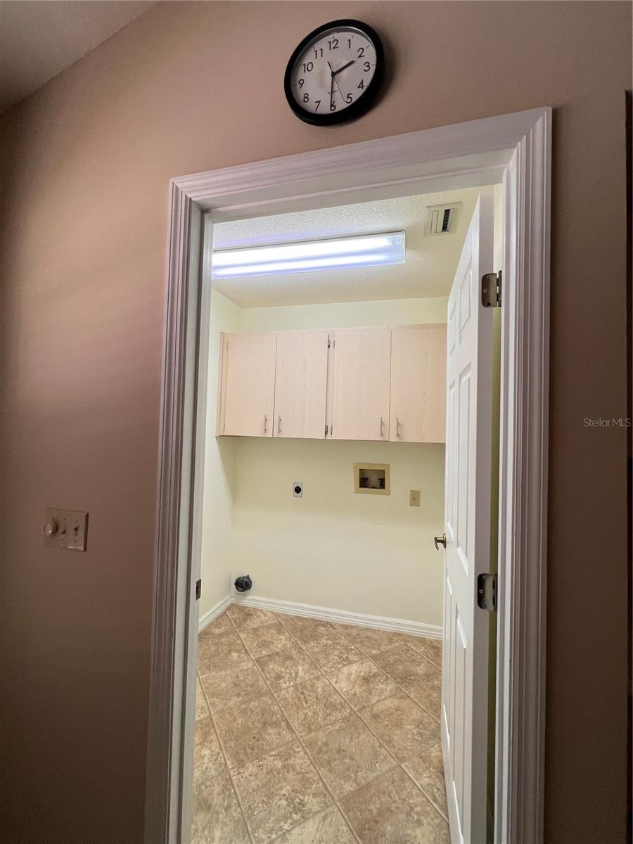 Listing photo id 24 for 4175 Stewart Way