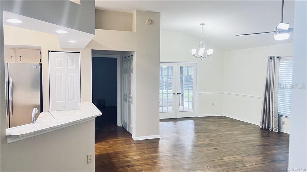 Listing photo id 4 for 4175 Stewart Way