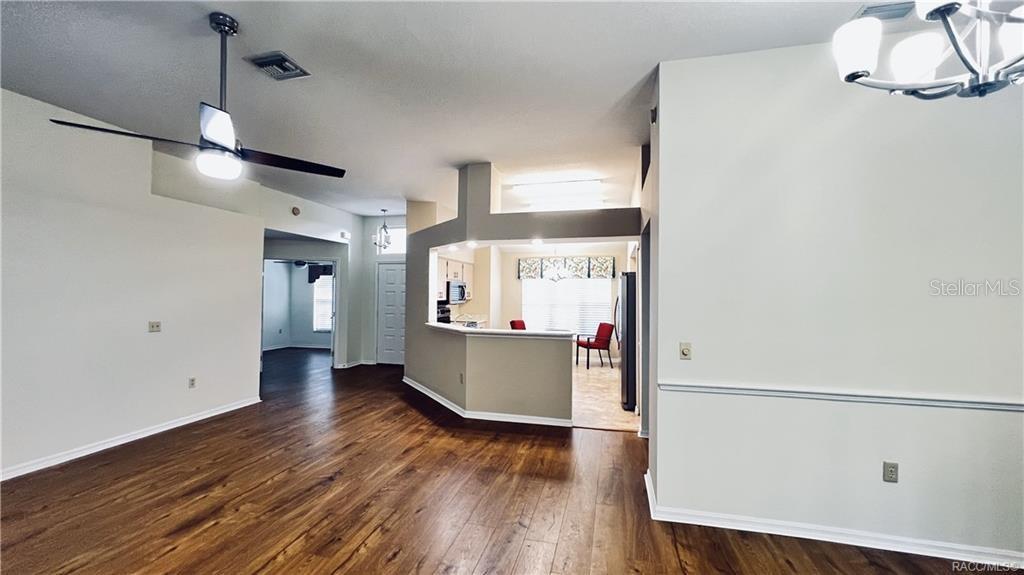 Listing photo id 5 for 4175 Stewart Way