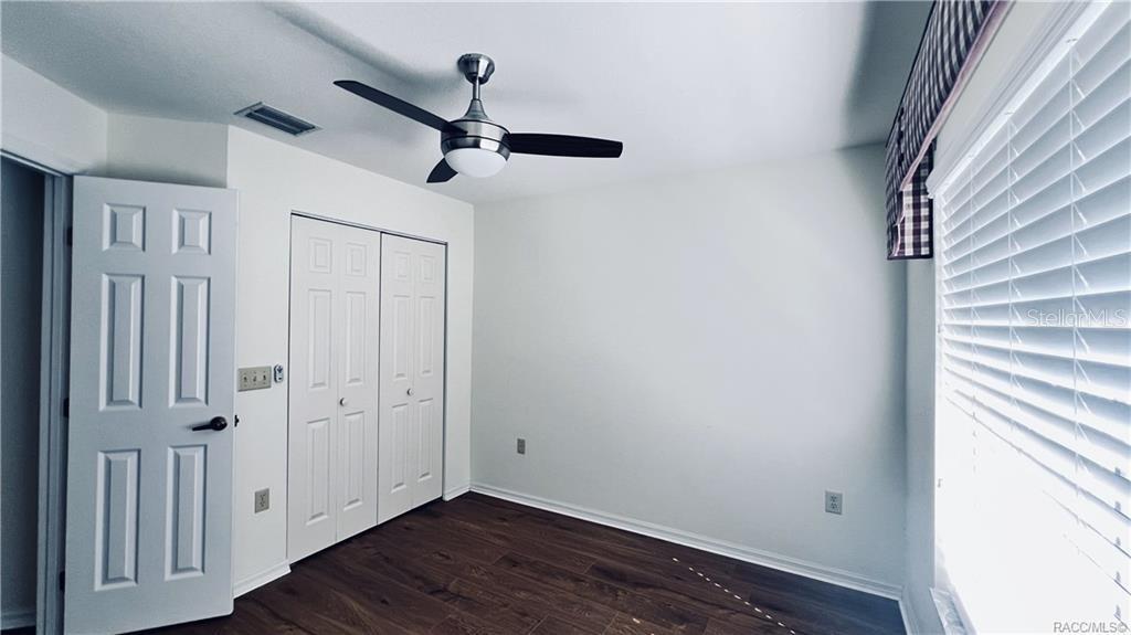 Listing photo id 6 for 4175 Stewart Way