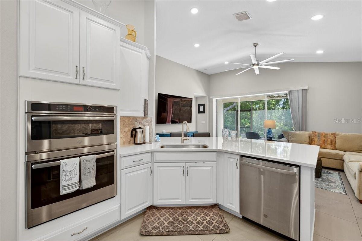 Image 22 of 40 For 9017 Spruce Creek Circle
