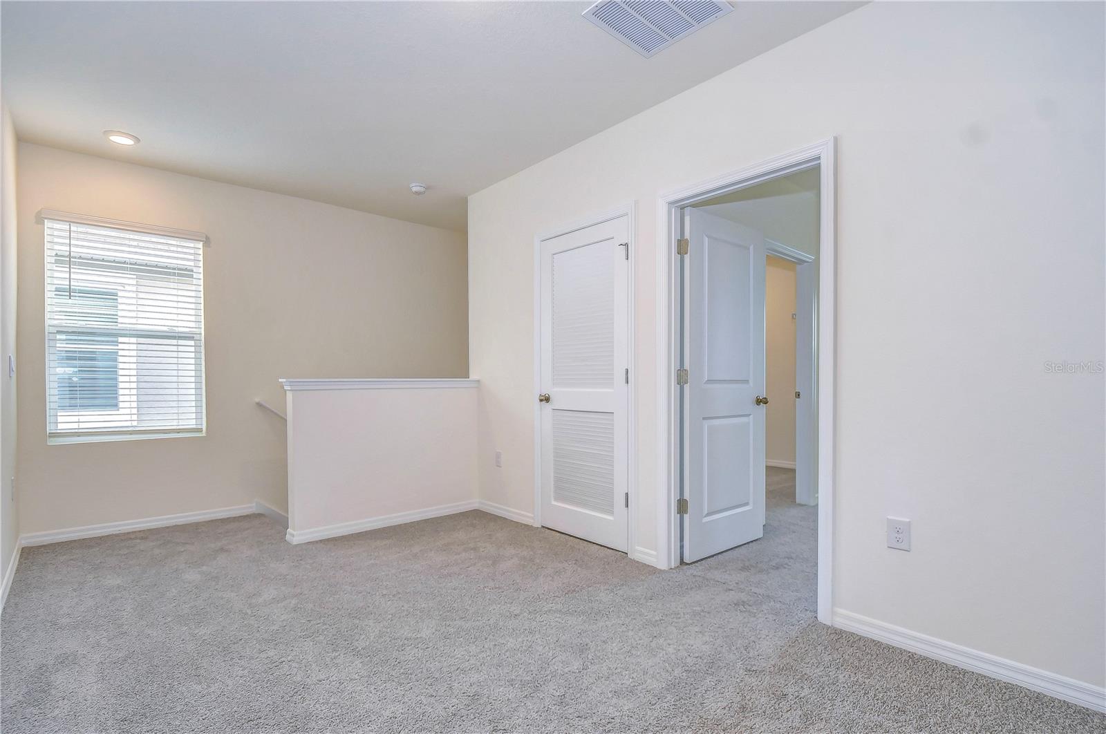 Listing photo id 6 for 9176 Forge Breeze Loop