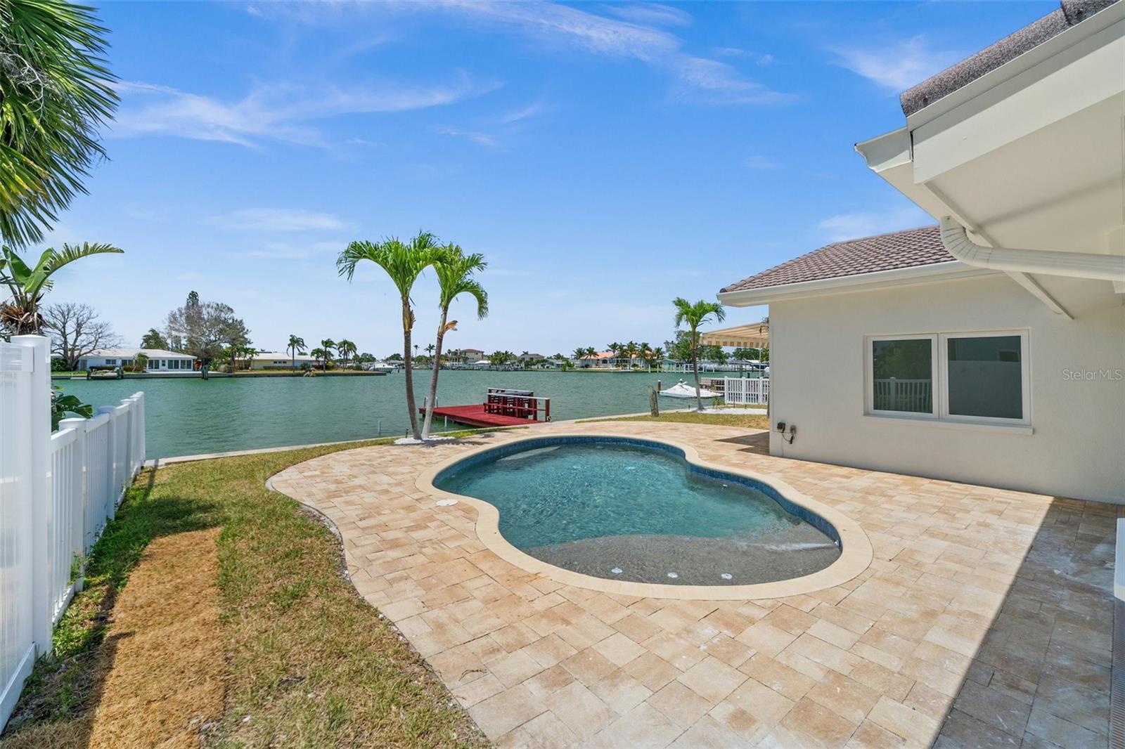 Listing photo id 8 for 600 115th Avenue