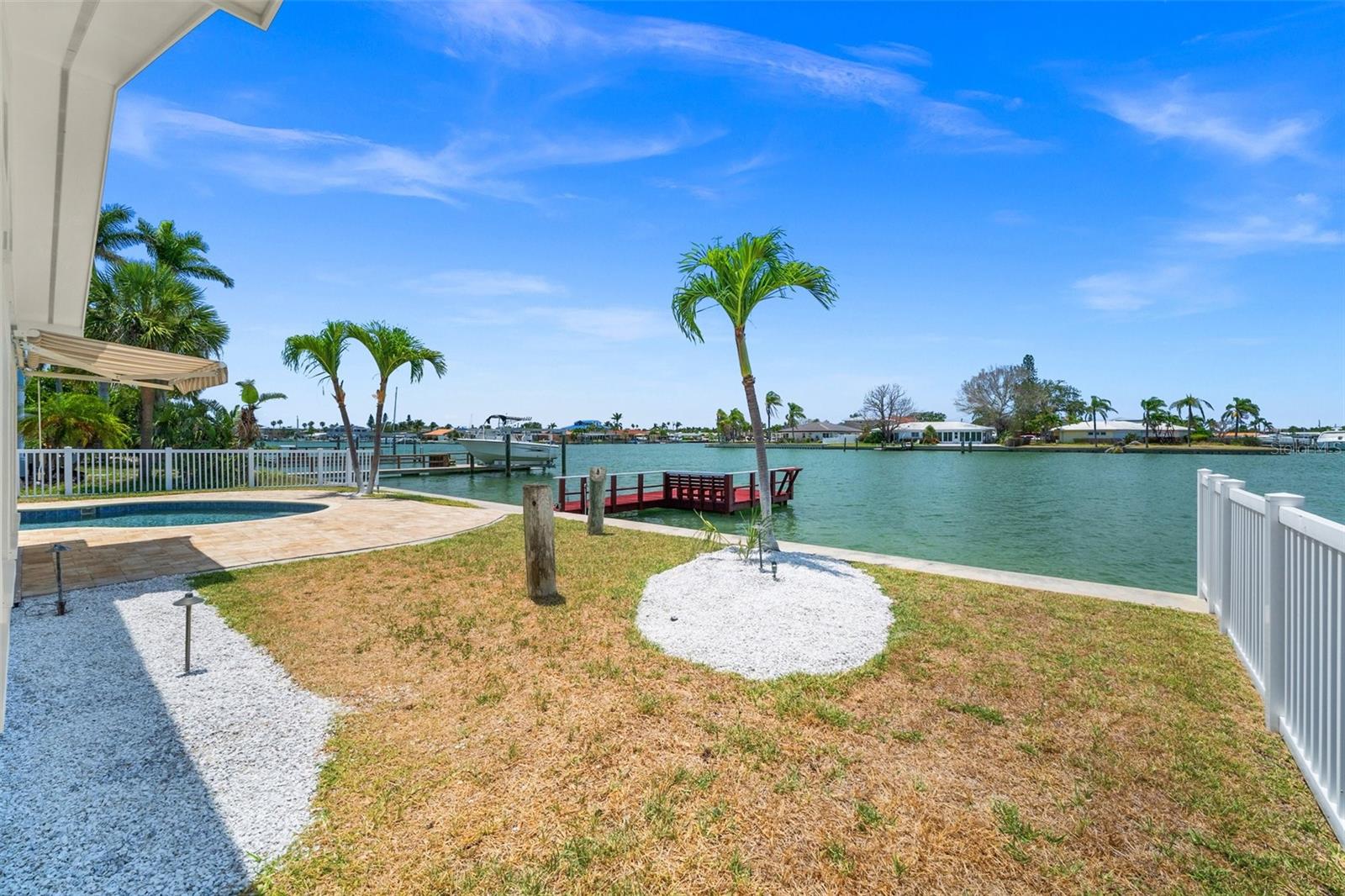 Listing photo id 9 for 600 115th Avenue